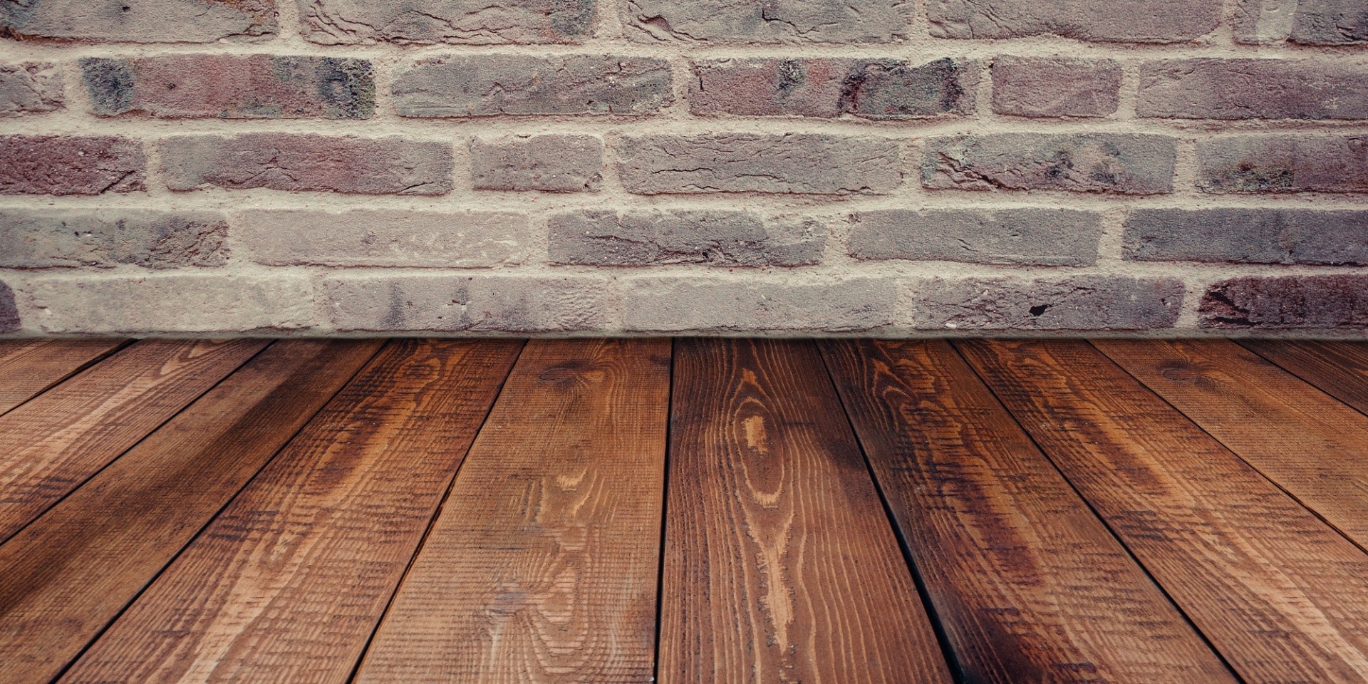 How to Stain a Wooden Floor