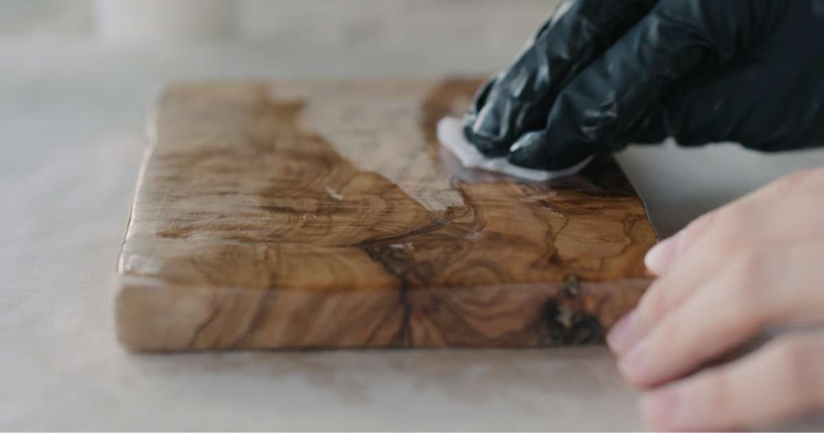 Oiling a Chopping Board